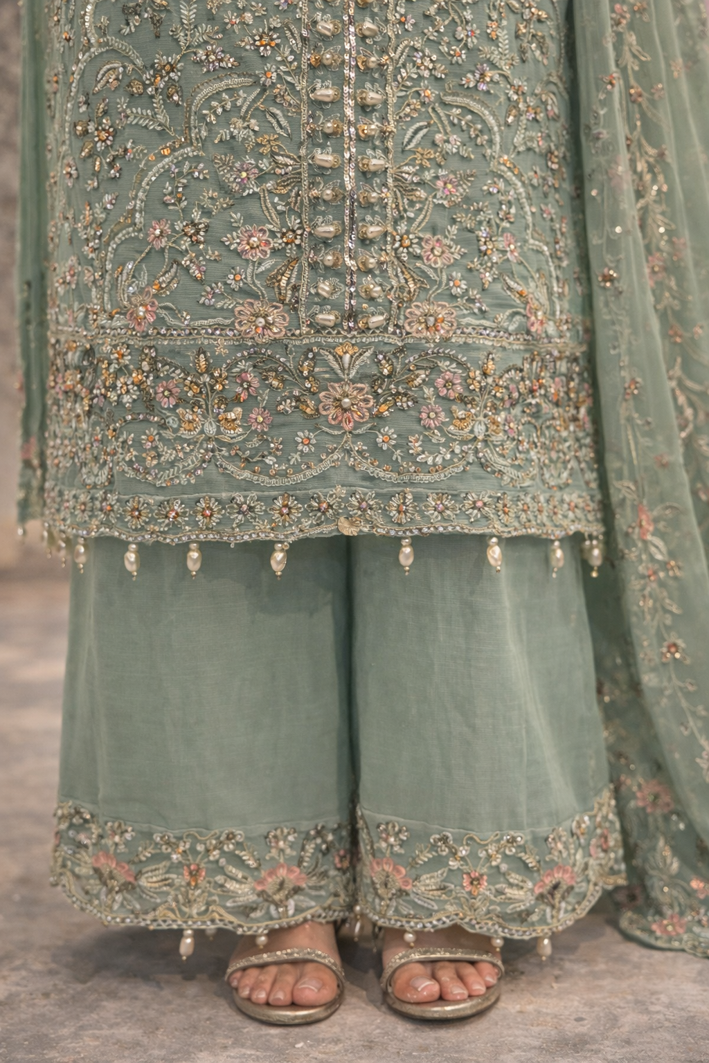 Light sage green heavy beaded outfit (EL0H9)