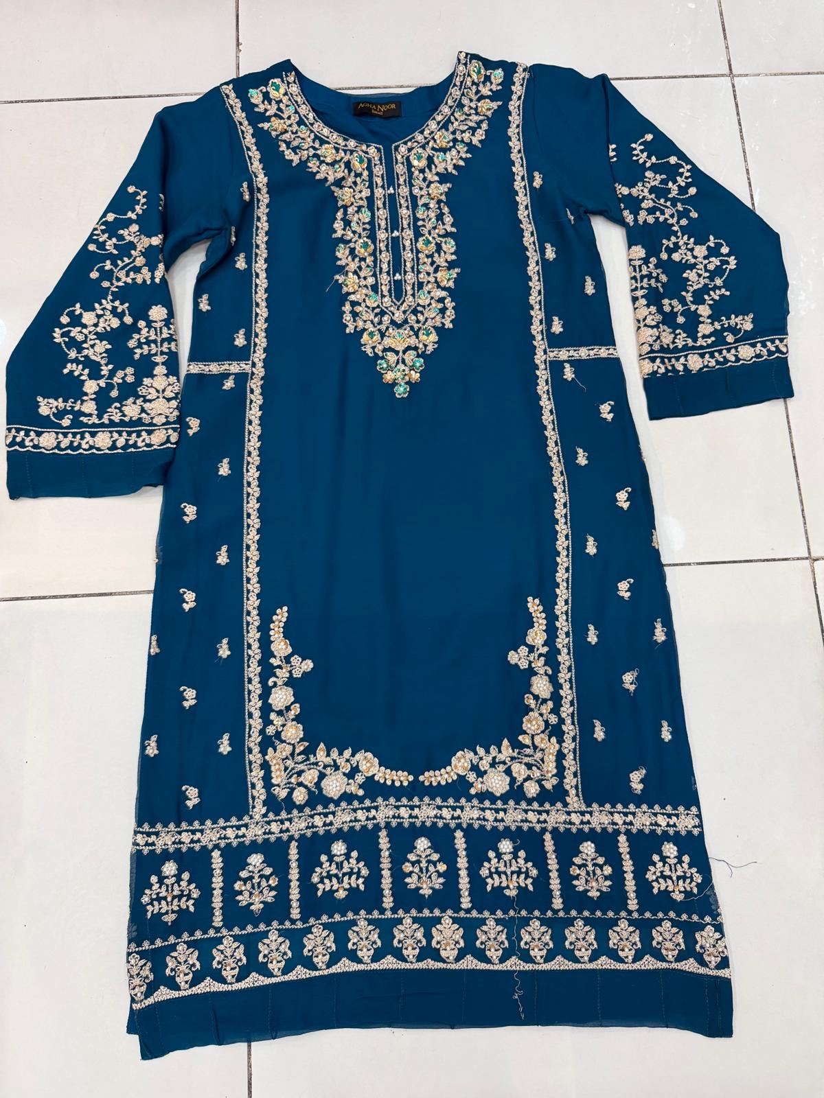 Teal beaded outfit EL0AG4