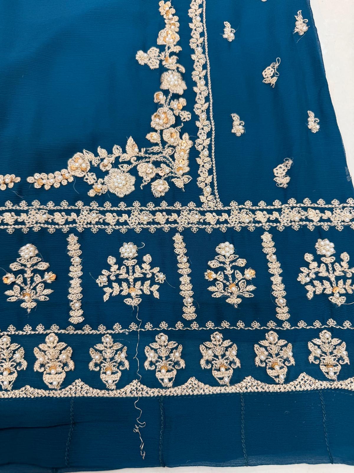 Teal beaded outfit EL0AG4